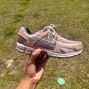 Nike Zoom Vomero 5 ‘Dusted Clay’ Brown Sail Sneaker